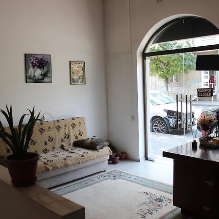Hostel Near The Square Tbilissi Extérieur photo
