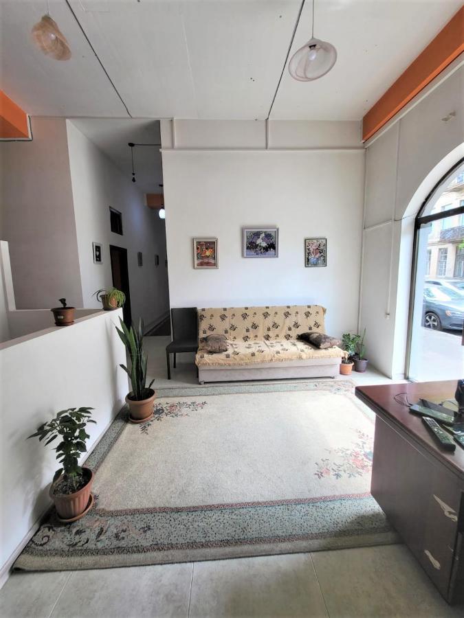 Hostel Near The Square Tbilissi Extérieur photo